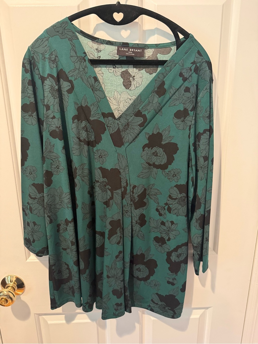 Lane Bryant Green and Black Floral V-Neck 3/4 sleeve Top 14/16